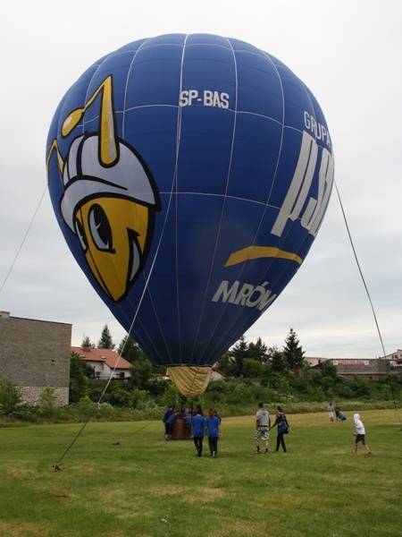 Loty balonem ufundował sponsor główny PSB Mrówka, fot. PK/UM