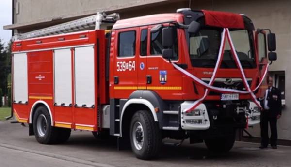 Zdjęcie: Nowy wóz strażacki dla OSP Myszków-Nowa Wieś